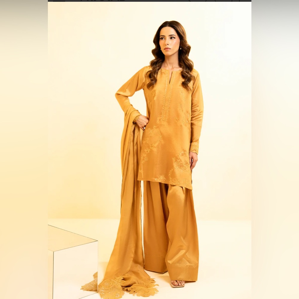 Elegant Gold Traditional Farshi Shalwar Set!